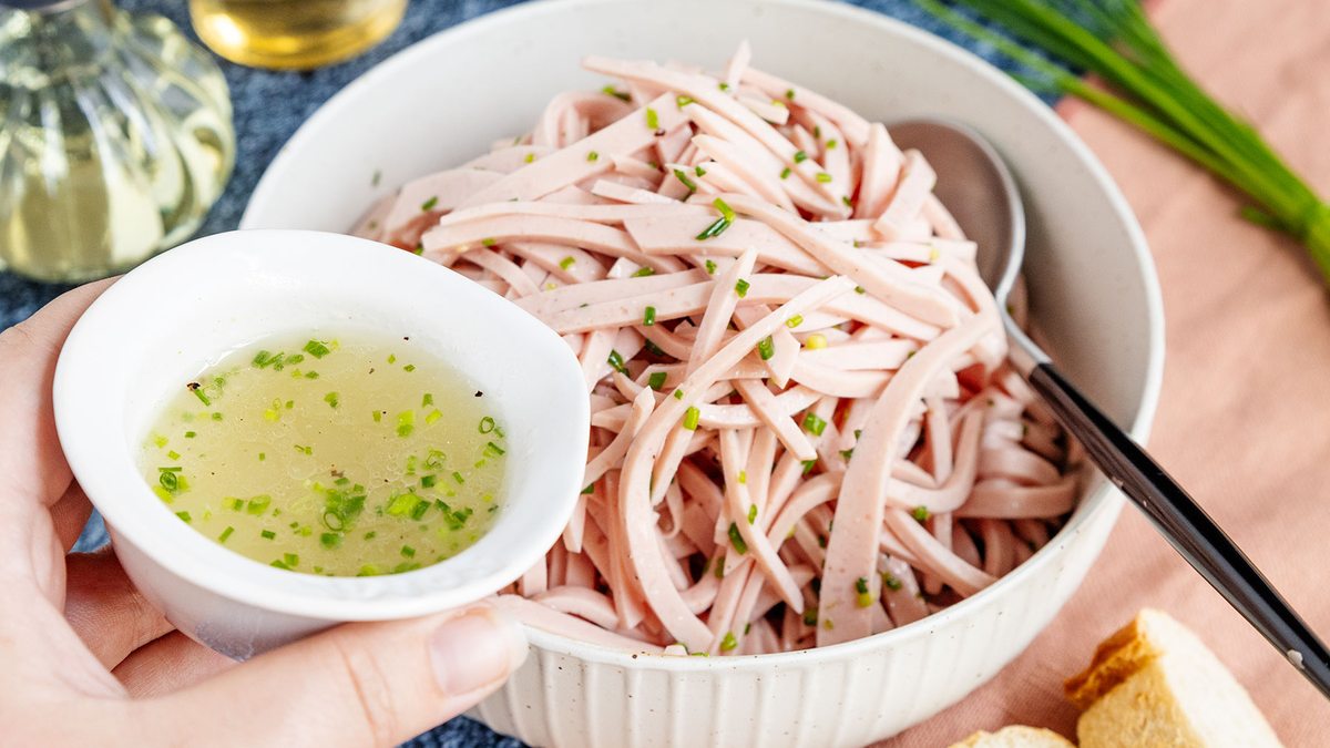 Essig-Öl-Dressing für Wurstsalat | Rezept - eat.de
