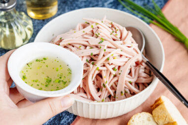 Essig-Öl-Dressing für Wurstsalat