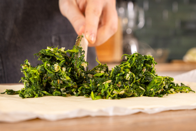 Feta-Spinatstrudel: schnell &amp; einfach | Rezept