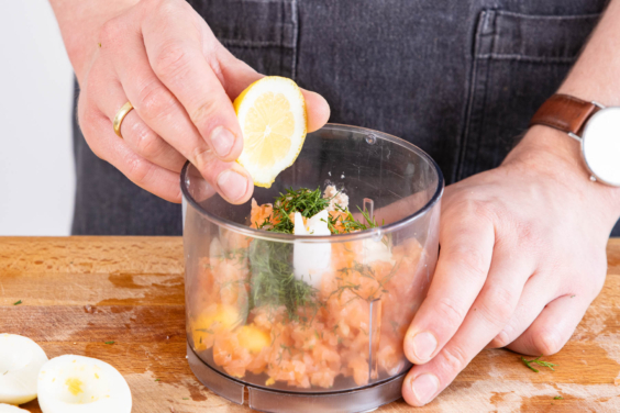 Gefüllte Eier mit Lachs