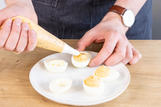 Gefüllte Eier mit Lachs