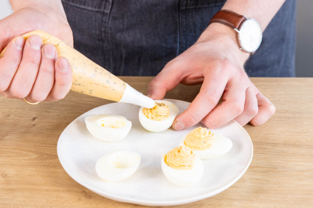 Gefüllte Eier mit Lachs