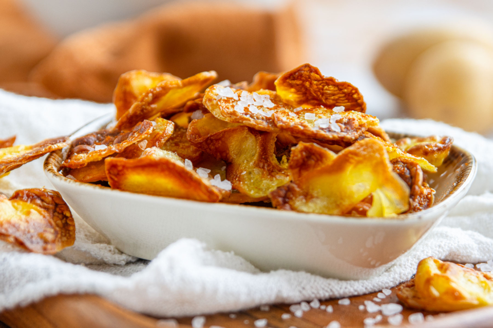 Kartoffelchips aus der Heißluftfritteuse | Rezept - eat.de