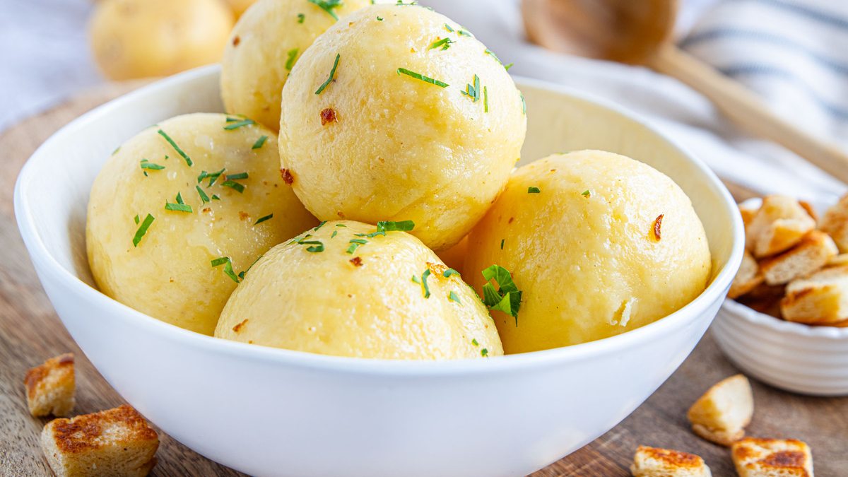 Kartoffelklöße aus gekochten Kartoffeln | Rezept- eat.de