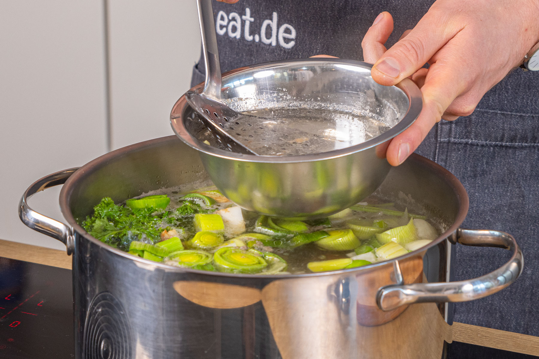 Klare Fleischbrühe | Rezept