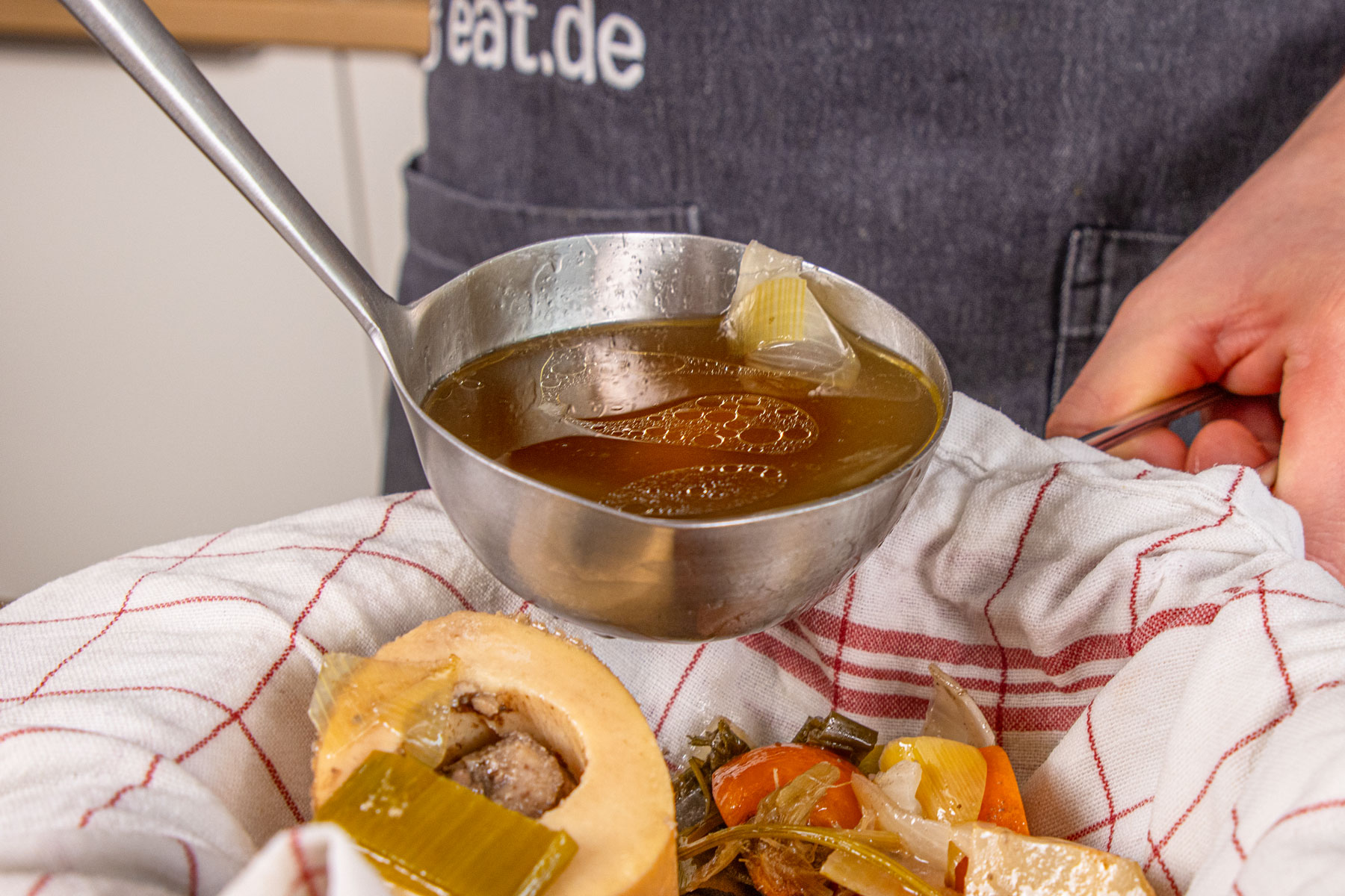 Klare Fleischbrühe | Rezept