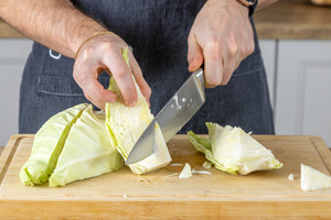 Spitzkohl Strunk entfernen