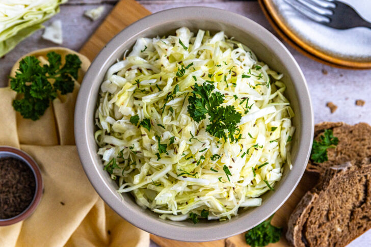 Omas Spitzkohlsalat