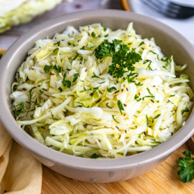 Omas Spitzkohlsalat