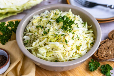Omas Spitzkohlsalat
