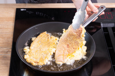 Pariser Schnitzel braten