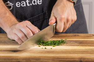 Schnittlauch fein hacken