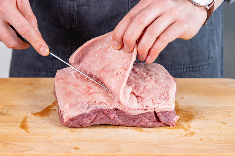 Fettschicht vom Rindfleisch entfernen