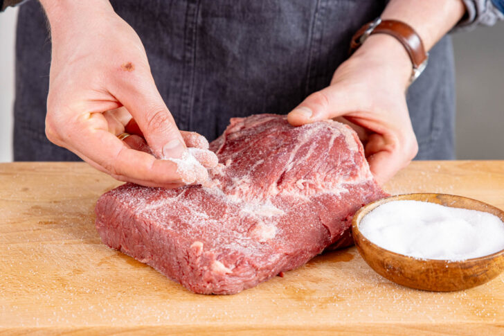 Roastbeef salzen
