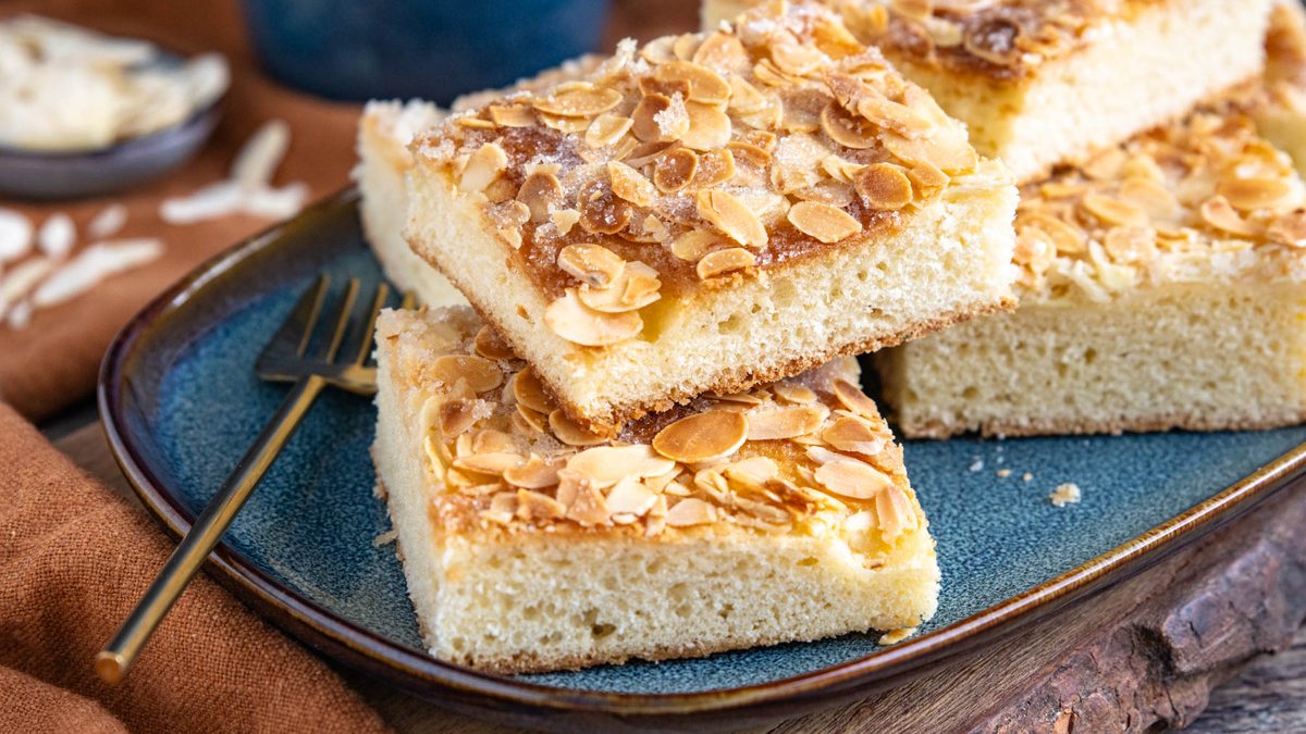Saftiger Butterkuchen wie vom Bäcker | Rezept - eat.de