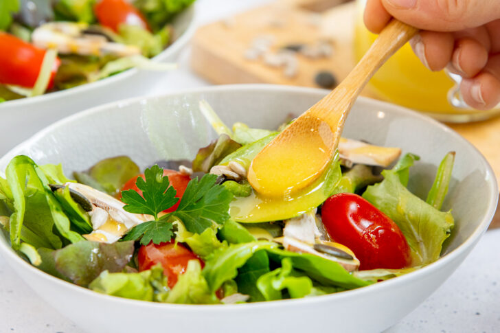 Salatdressing für grünen Salat