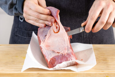 Rindfleisch für den Sauerbraten parieren