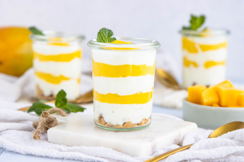 Schnelles Joghurt-Mango-Dessert im Glas