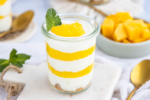 Schnelles Joghurt-Mango-Dessert im Glas