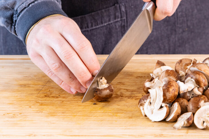 Champignons schneiden