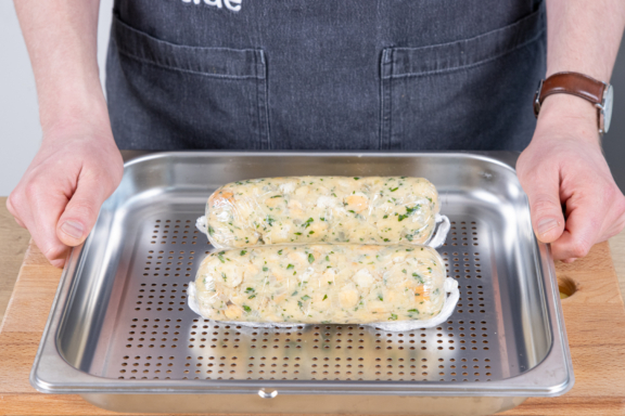 Serviettenknödel aus dem Dampfgarer | Rezept- eat.de