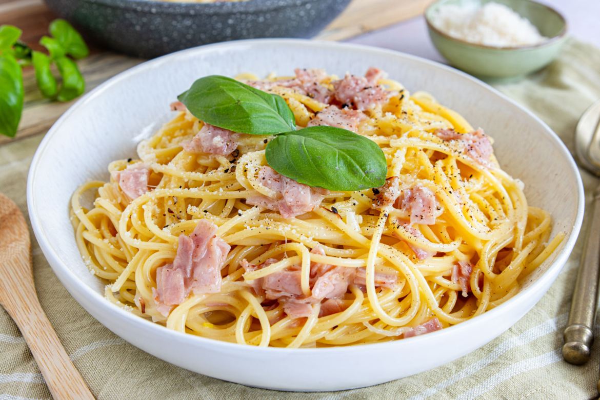 Elegantes Spaghetti Mit Schinken Sahne Sosse Bild
