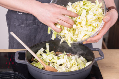 Spitzkohl dazugeben