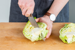 Spitzkohl Strunk entfernen