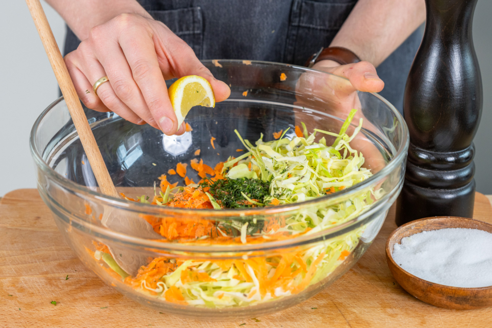 Spitzkohlsalat mit Möhren Spitzkohlsalat mit Möhren