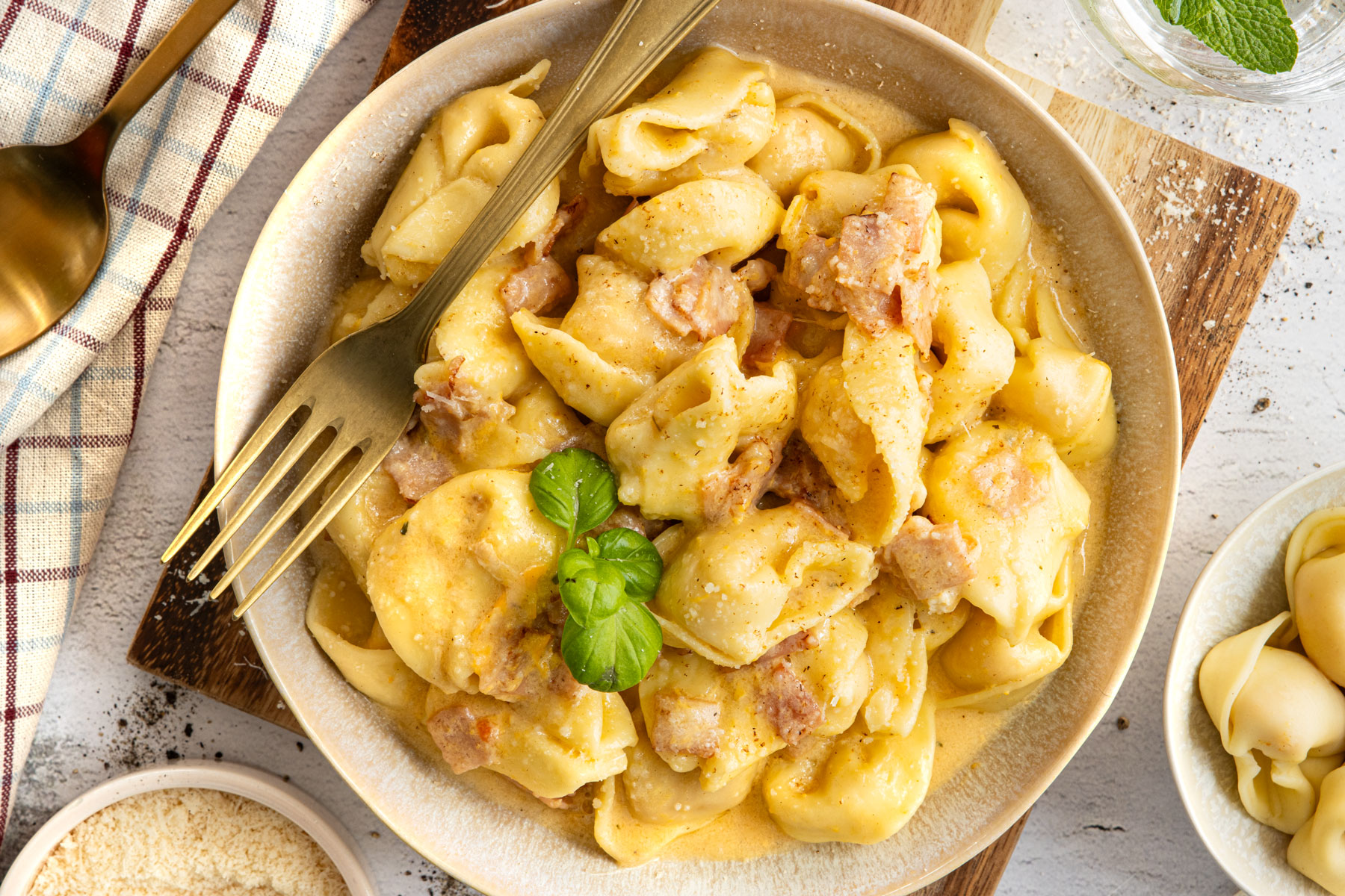 Tortellini in Schinken-Sahne-Soße | Rezept