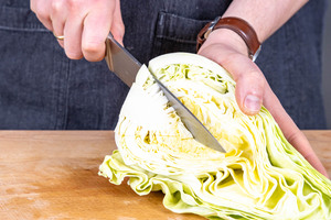 Spitzkohl Strunk entfernen
