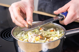 mit Muskatnuss würzen
