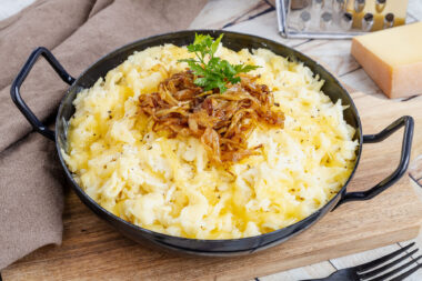 Allgäuer Kässpatzen mit Röstzwiebeln