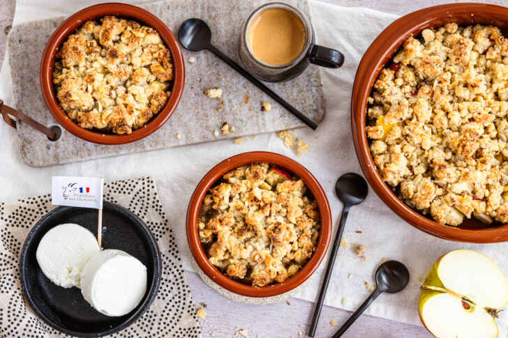 Apfel-Crumble mit Ziegenkäse und Walnüssen