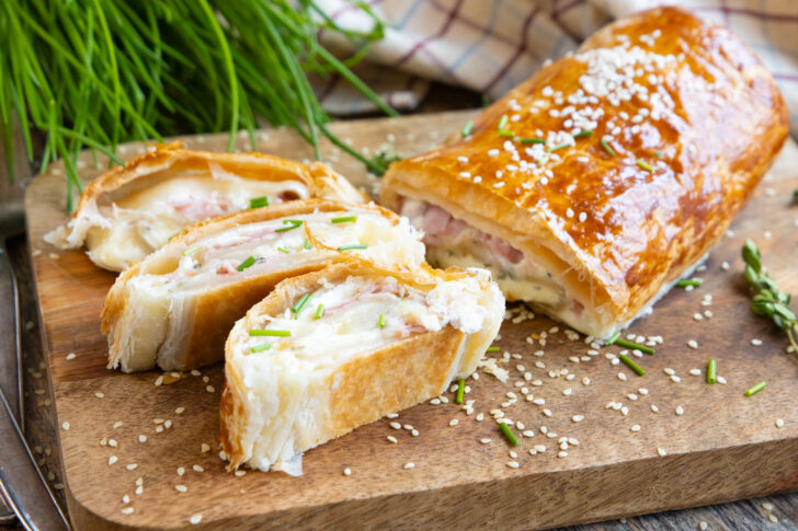 Blätterteig-Strudel mit Schinken und Käse