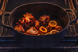 Bräter im Ofen