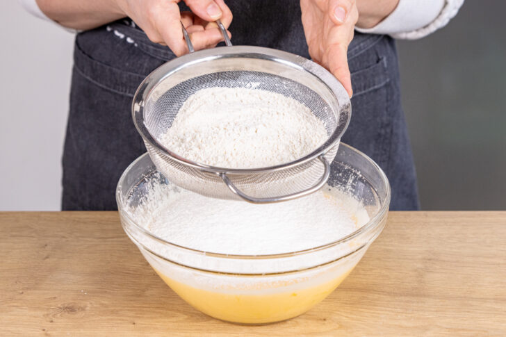 Mehl sieben