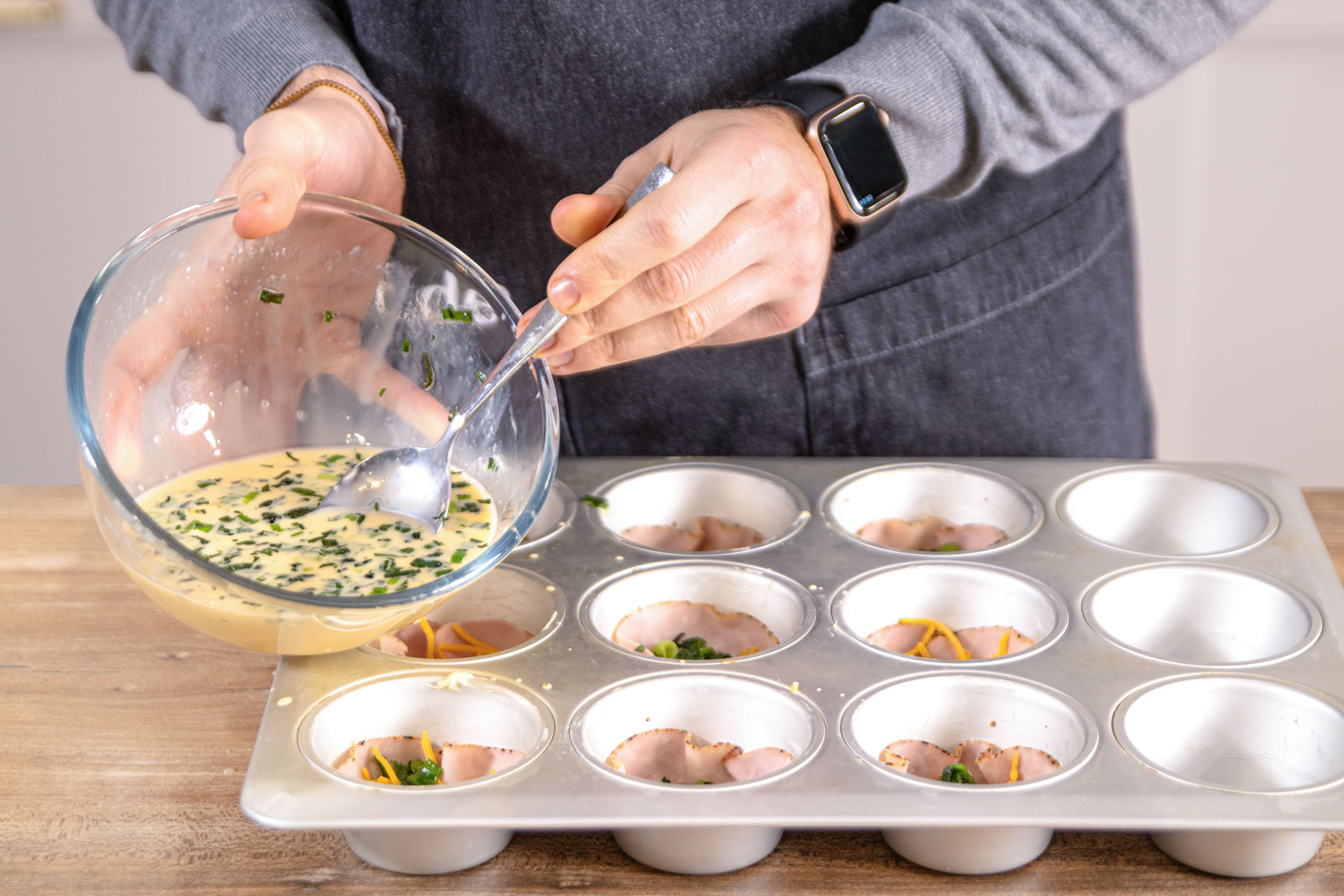 Eier-Muffins mit Schinken und Käse
