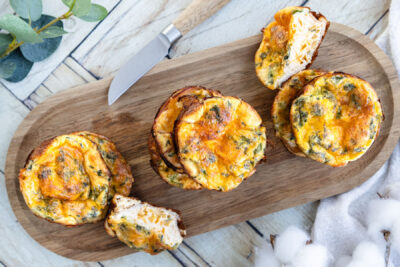 Eier-Muffins mit Schinken und Käse