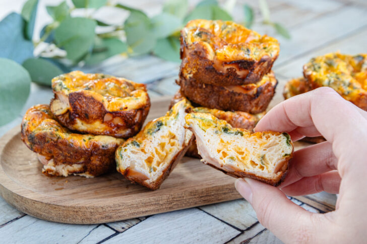 Eier-Muffins mit Schinken und Käse