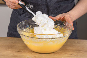 Eischnee unterrühren