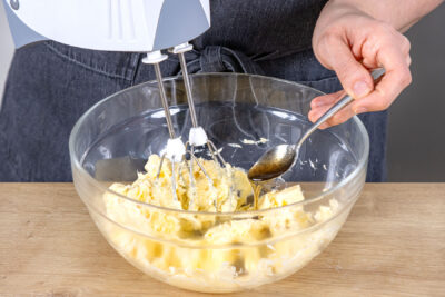 Vanillepaste einrühren