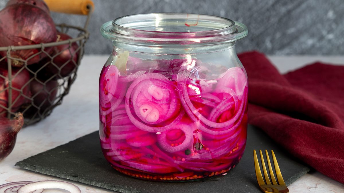 Eingelegte rote Zwiebeln