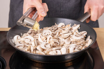 Knoblauch dazugeben