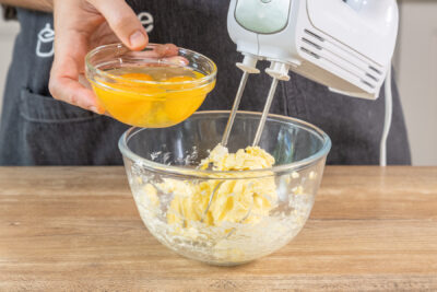 Eier mit Butter verrühren