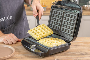 Herzhafte Waffeln im Waffeleisen auspacken