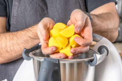 Kartoffeln in den Thermomix® geben