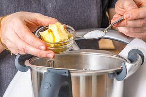 Butter hinzugeben