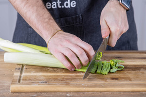 Lauch in Ringe schneiden