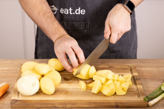 Klassische Kartoffelcremesuppe mit Würstchen | Rezept Klassische Kartoffelcremesuppe mit Würstchen | Rezept